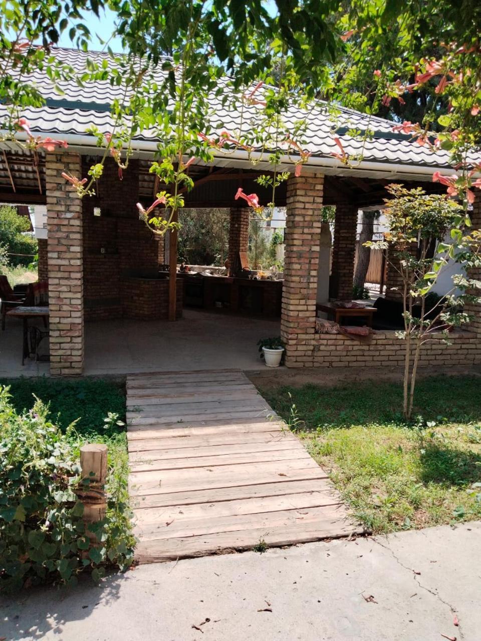 Hotel Arman à Saryaghash Extérieur photo